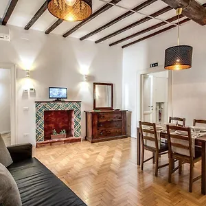 https://casa-magiuli-navona.it-romehotels.com