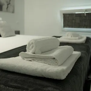 ᗰiki Hoᑌտᗴ Apartment