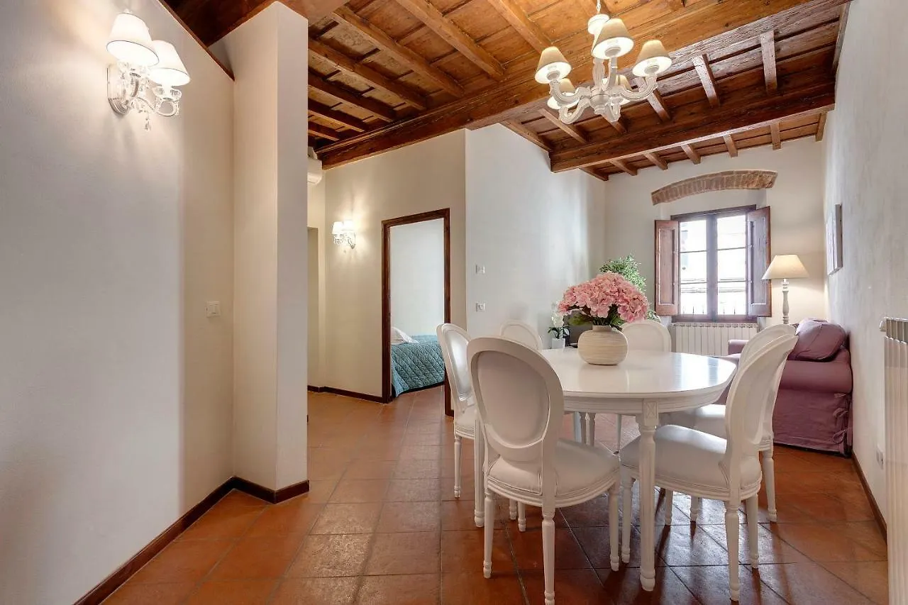 Charlotte Apartment Florence Italy