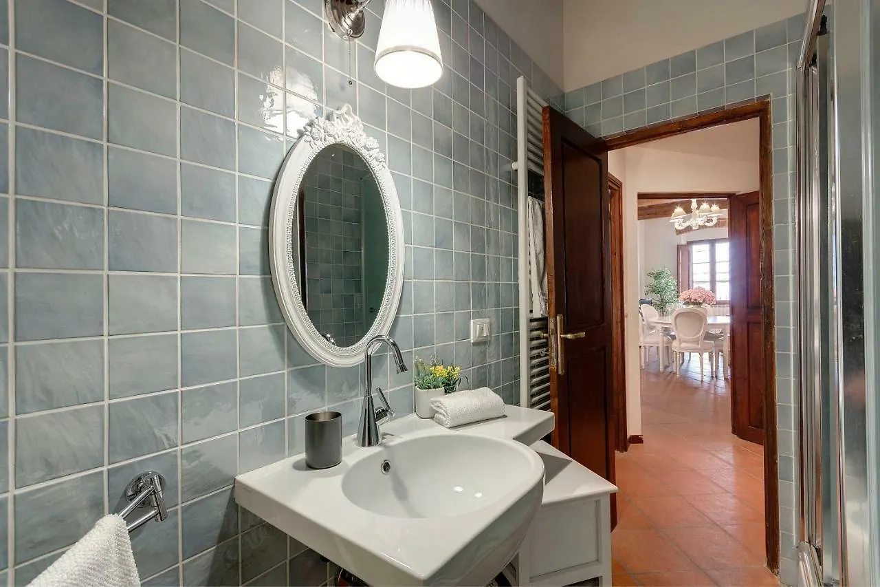 Charlotte Apartment Florence Italy